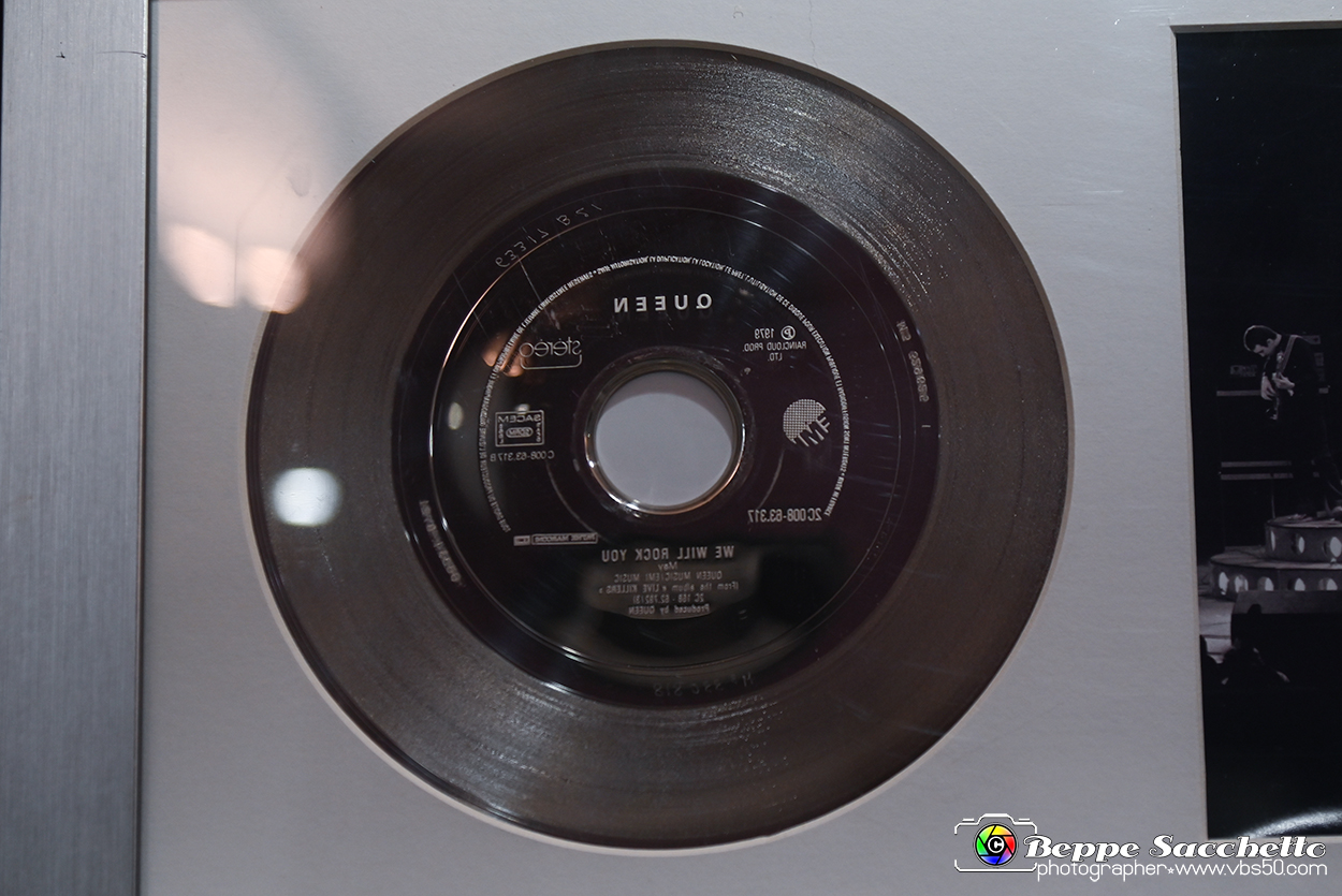 VBS_1677 - Mostra Peter Hince - Queen Experience.jpg